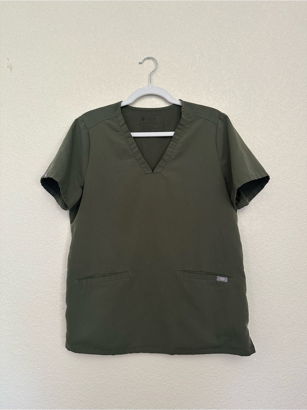 Figs Women’s Casma Scrub Top Moss Green V-neck Uniform Size Medium EUC - Picture 3 of 10